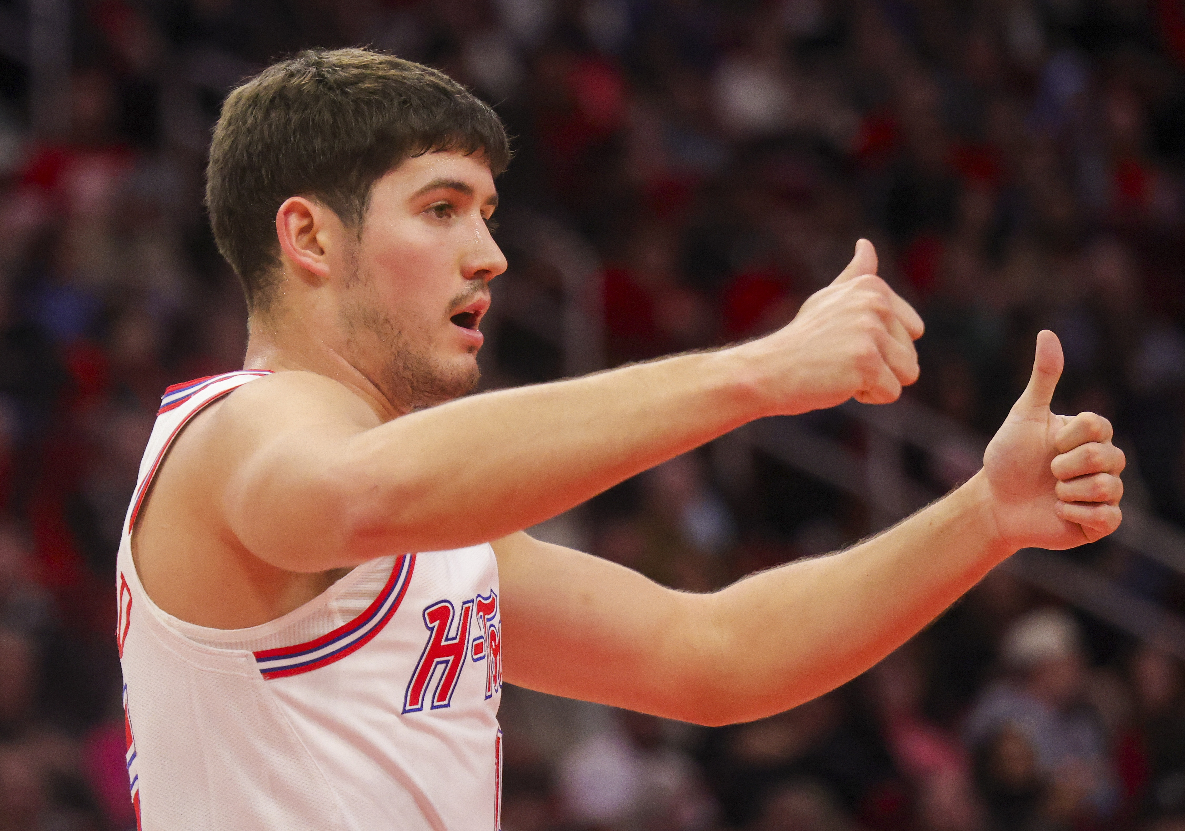 开云体育-谢泼德：总体防守感觉好多了 我打得更有对抗性&amp;出现在合适位置