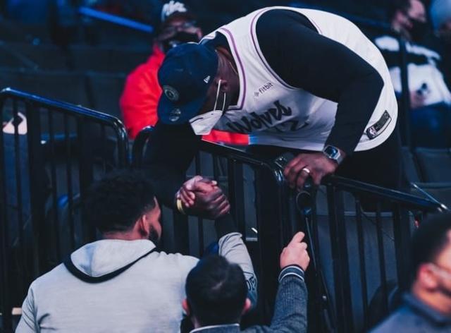 kaiyun-唐斯：现场看到父亲的时候 我不禁去想母亲去哪了？