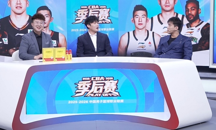新老东家都在征战季后赛!郭艾伦做客抖音解说辽宁比赛 小丁也在